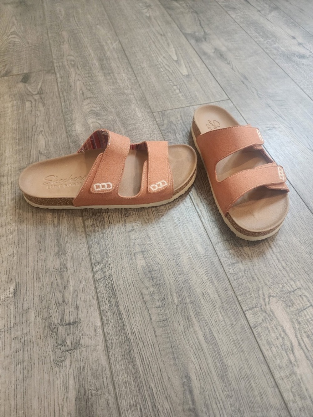 Skechers Luxe Foam Womens Sandales 2 Strap Coral Size 7